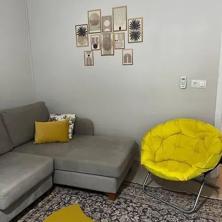 Modern Tasarimli Genis Terasli 1+1 Apartmán