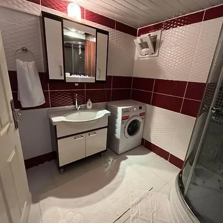 Modern Tasarimli Genis Terasli 1+1 Αττάλεια