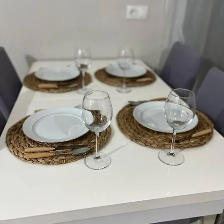 Modern Tasarimli Genis Terasli 1+1 Διαμέρισμα *